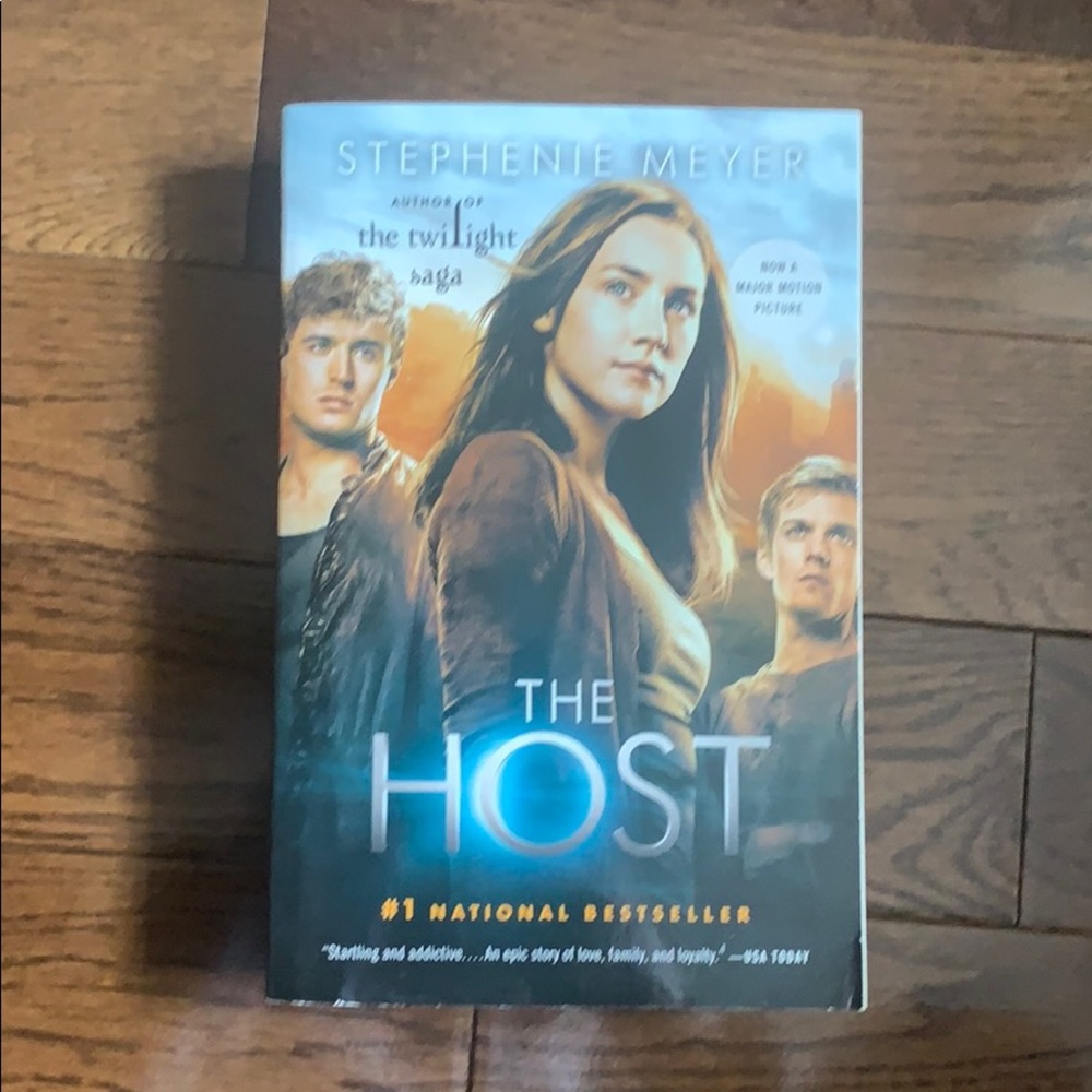 6/$30 The Host by Stephenie Meyer book